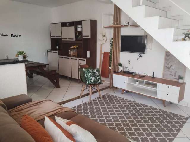 Casa Duplex em Cabo Frio, recem reformada. 3 Quartos. Quintal e Lavanderia