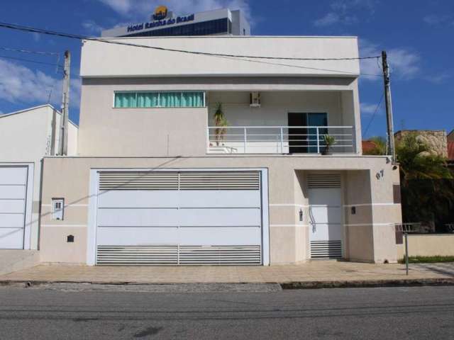 Casa em Aparecida, Bairro Jardim Paraíba,  com 280 mts2. 3 Suites com varanda. 4 vagas