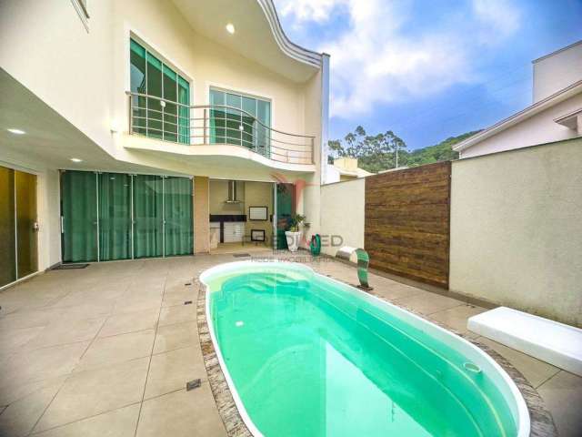 Casa em Itajaí com 380 mts2, no Ressacada,área de festas,churrasqueira,Piscina, 2 Vagas