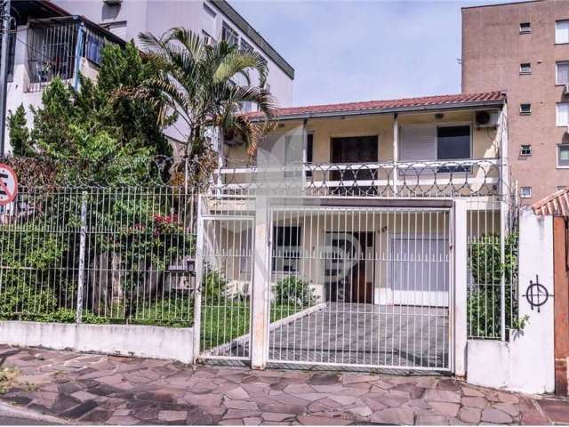 Casa com 2 quartos à venda na Avenida Grécia, 539, Passo da Areia, Porto Alegre por R$ 578.400