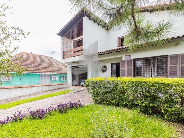 Casa em condomínio fechado com 4 quartos à venda na Avenida Otto Niemeyer, 3458, Cavalhada, Porto Alegre por R$ 639.000