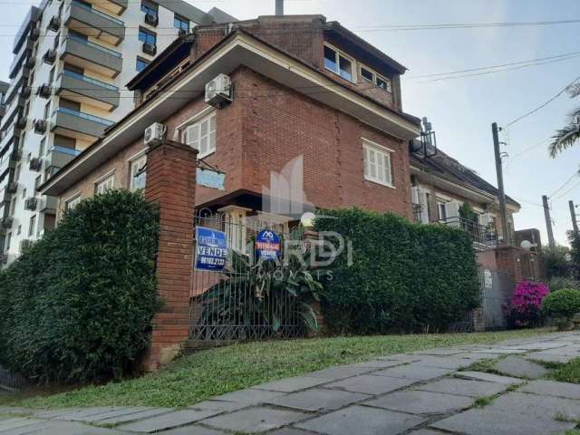 Casa com 3 quartos para alugar na Rua Doutor Armando Barbedo, 1200, Tristeza, Porto Alegre por R$ 5.500