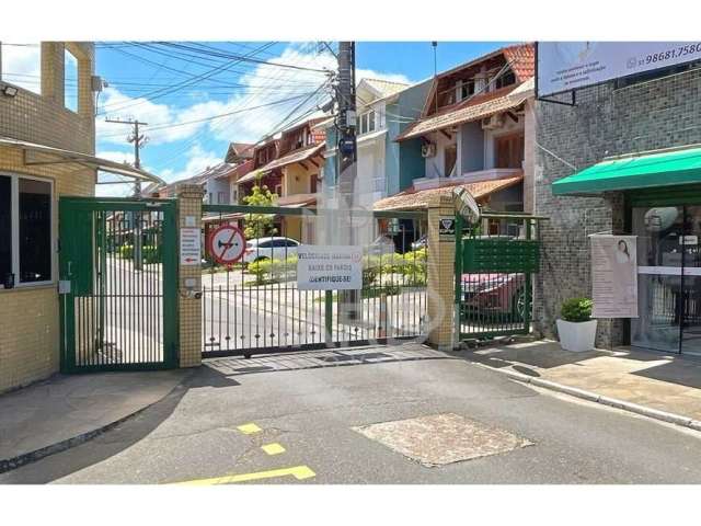 Casa em condomínio fechado com 3 quartos à venda na Avenida Juca Batista, 1458, Cavalhada, Porto Alegre por R$ 599.900