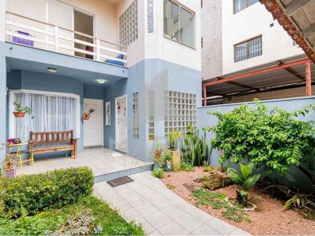 Casa com 3 quartos à venda na Avenida Lavras, 609, Petrópolis, Porto Alegre por R$ 1.100.000