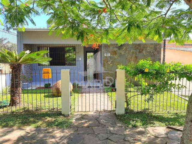 Casa com 3 quartos à venda na Rua Antônio Josephino Perrone, 343, Espírito Santo, Porto Alegre por R$ 490.000