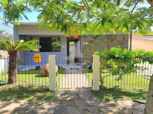 Casa com 3 quartos à venda na Rua Antônio Josephino Perrone, 343, Espírito Santo, Porto Alegre por R$ 490.000