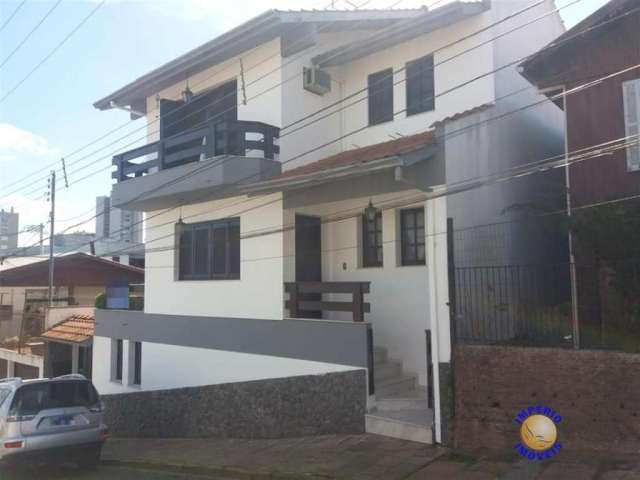 Casa com 4 quartos à venda no Rio Branco, Caxias do Sul , 220 m2 por R$ 750.000