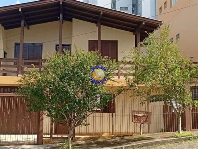 Casa com 5 quartos à venda no Treviso, Caxias do Sul , 225 m2 por R$ 599.000