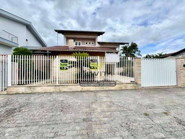 Belíssima Casa Semi mobiliada em rua sem saída com casas de alto padrão no Bairro da Velha em Blumenau