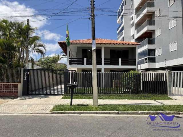 Sobrado com piscina no centro de guaratuba