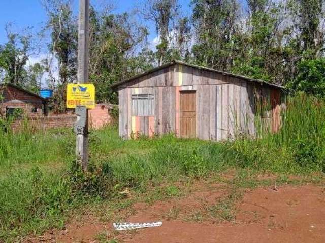 Terreno no balneário coroados com casa de madeira a 850 metros do mar ? aceita permuta por caminhonete!