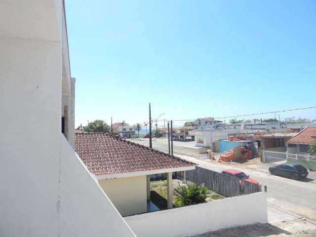 Sobrado no bairro nereidas: a 1 quadra do mar com piscina e churrasqueira!