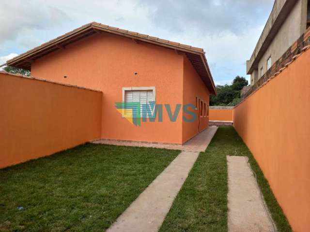 Casa à venda em Itanhaém-SP, Jardim Lindomar: 2 quartos, 1 sala, 2 banheiros, 2 vagas de garagem, 54,00 m² de área.