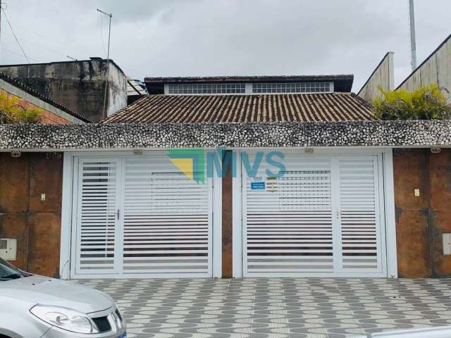 Casa à venda em Itanhaém-SP, bairro Santa Terezinha: 2 quartos, 1 suíte, 2 salas, 2 banheiros, 2 vagas de garagem, 67m².