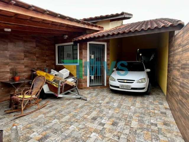 Imperdível casa à venda em Itanhaém-SP, Belas Artes: 2 quartos, 1 suíte, 2 salas, 2 banheiros, 2 vagas, 80m²!