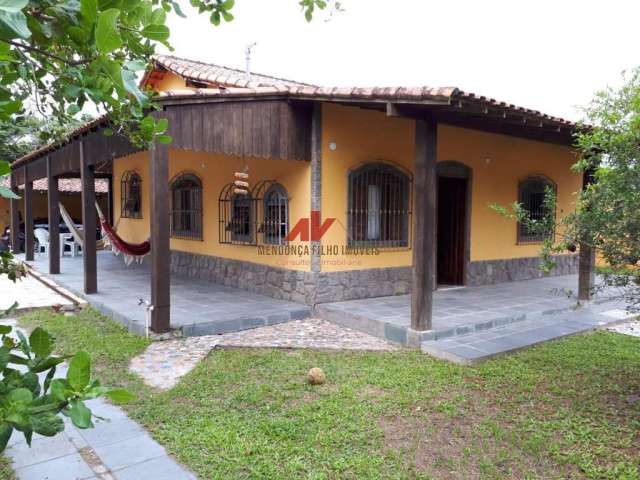 Casa 3 dormit&#211;rios - amplo quintal c/ piscina