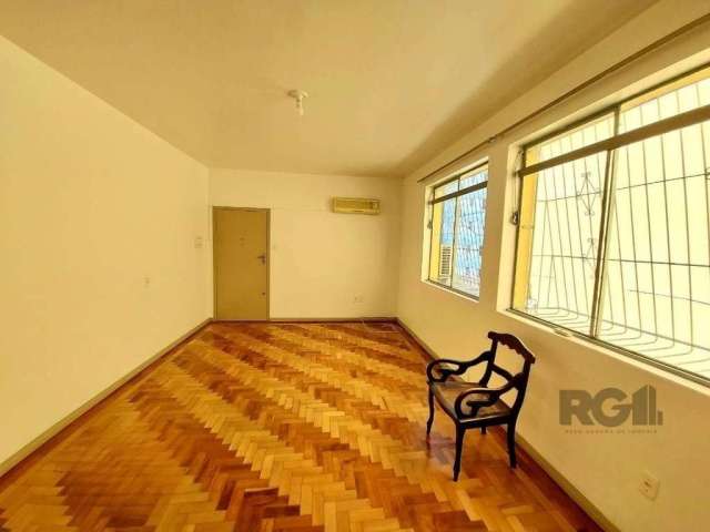 Este apartamento espaçoso, localizado na Avenida Alberto Bins, no bairro Floresta em Porto Alegre, está disponível para venda. Com uma generosa área construída de 135m², o imóvel oferece cinco quartos