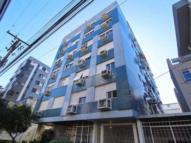 Apartamento de dois dormitórios, dependência de empregada e garagem no bairro Menino Deus em Porto Alegre. &lt;BR&gt;Living com dois ambientes, banheiro social, cozinha, área de serviço e dependência 