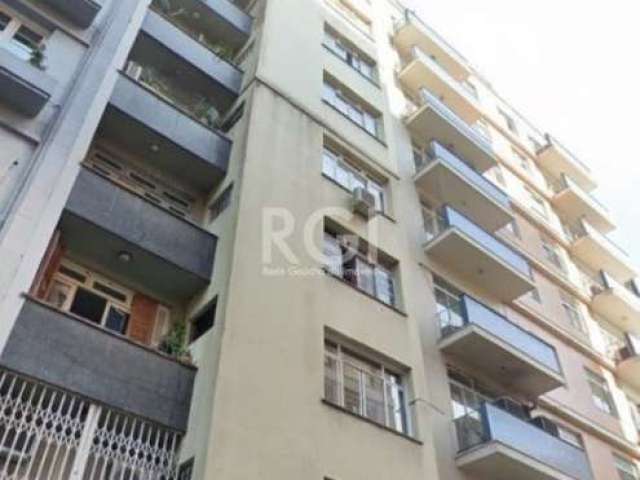 Ótimo apartamento de 3 dormitórios, transformados em 2, mas de fácil reversão, em prédio bem localizado no centro de Porto Alegre. Peças amplas, piso em parquet, banheiros social e auxiliar, além de l