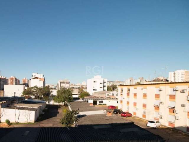 Apartamento de 04  dormitórios na Roque  Calage (um quarto transformado em escritório e outro transformado em sala de jantar).      &lt;BR&gt;&lt;BR&gt;Vista livre, para o leste, sem prédios na frente