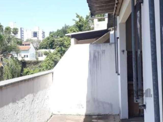 Apartamento duplex, 2 quartos, 1 vaga, Petrópolis, Porto Alegre/RS   &lt;BR&gt; &lt;BR&gt;Excelente apartamento duplex possui uma área privativa de 94m² e é composto por 2 dormitórios, 2 banheiros, ch