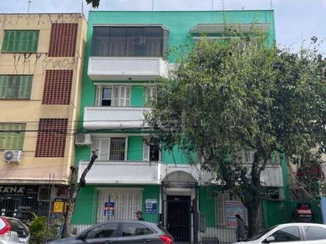 Apartamento ( 2 ) dois dormitórios Cidade Baixa - Aala de jantar e estar, cozinha, banheiro social e banheiro auxiliar, área de serviço externa coberta e pátio. Bem ventilado, de frente com vista para