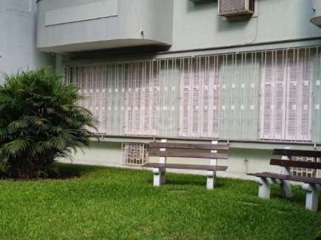 Excelente apartamento ( 3 ) três dormitórios - Dependência -  Frente,&lt;BR&gt;Apartamento de três dormitórios,3°andar, com dependência,  amplo living dois ambientes com sacada, banheiro social, cozin