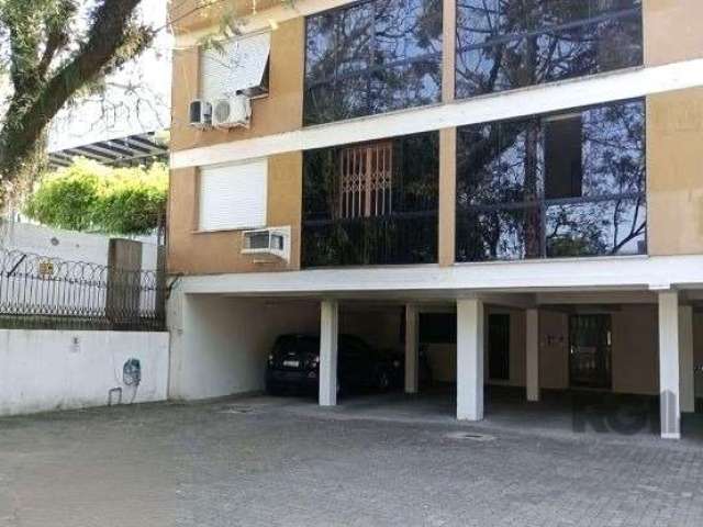 Ótimo apartamento de frente, com 62m² privativos, de 2 dormitórios e vaga. Possui sala ampla para 2 ambientes, sacada fechada (com acesso pela sala), 2 dormitórios, banheiro com box de vidro e ventila