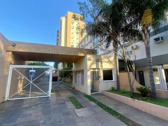 Apartamento no bairro Santana de 2 quartos, desocupado, semi mobiliado, em andar alto com vista para o pôr do sol, amplo living para 2 ambientes, cozinha americana, espera para churrasqueira, área de 