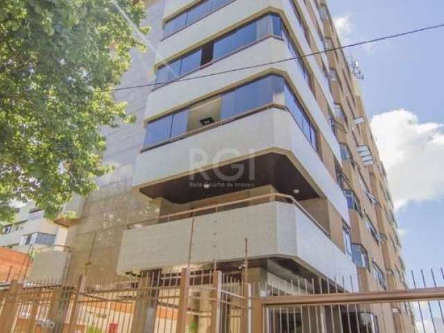 Cobertura/Duplex   no Bairro Petrópolis com 324,37m² de área privativa.&lt;BR&gt;Andar inferior: hall de entrada, lavabo, Living 2 ambientes c/ lareira,  3 dormitórios sendo 1 suíte com banheira Hidro