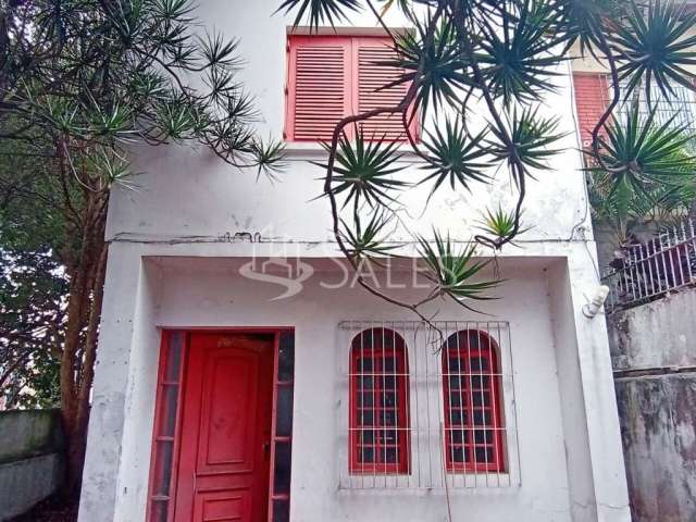 Casa à venda em Cerqueira César, São Paulo-SP: 3 quartos, 1 suíte, 1 sala, 2 banheiros, 2 vagas, 140m². Venha conferir!