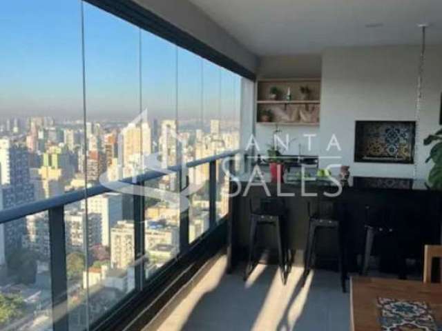 Apartamento com 2 dormitórios, 3 banheiros, 2 vagas de garagem.