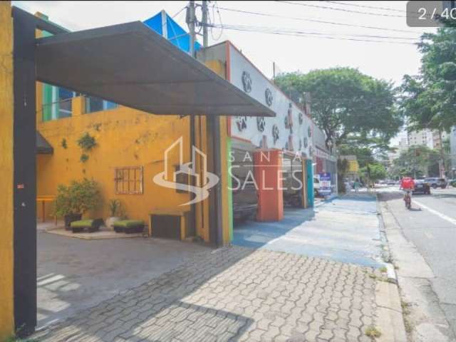 Imóvel Comercial e 4 banheiros para Alugar, 240 m²