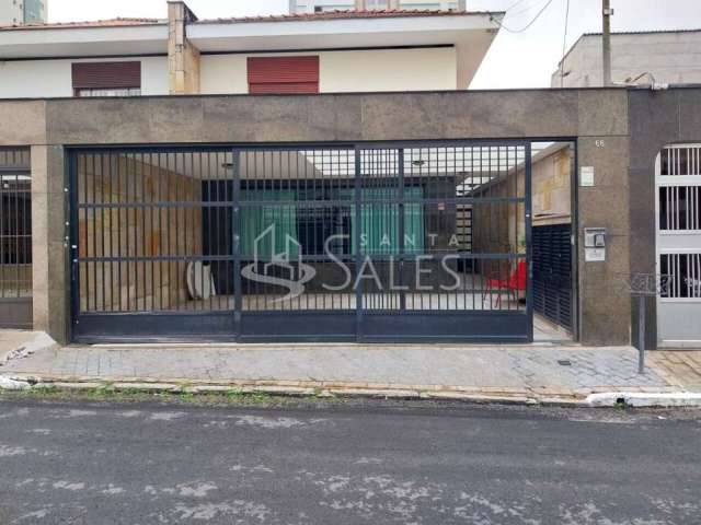 Casa bem localizada em rua tranquila. Com 3 quartos 3 vagas.