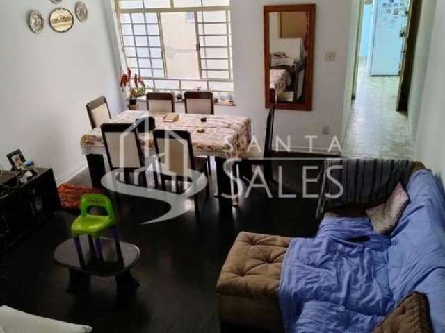 Casa à venda em São Paulo-SP, no bairro Ipiranga, com 5 quartos, 3 banheiros, 2 vagas de garagem e 218m² de área.