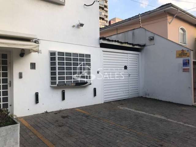 Em rua tranquila, no melhor lugar da Vila Olímpia. Casa pode ser utilizada para residência ou comerc