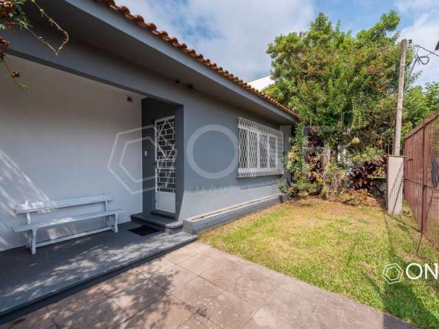 Casa em condomínio fechado com 3 quartos para alugar na Rua General Nestor Silva Soares, 198, Três Figueiras, Porto Alegre por R$ 6.900