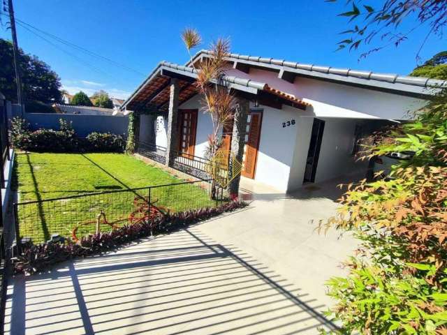 Casa com 4 quartos e ampla sobra de terreno na Vila Industrial.