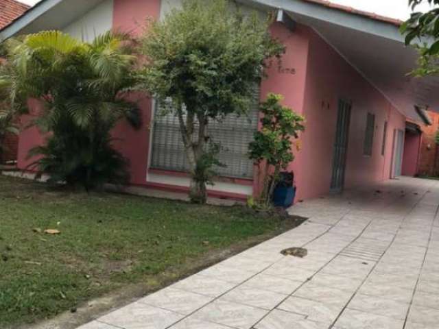 Casa com localização privilegiada no centro de tramandaí