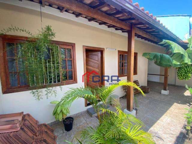 Casa Linear com 3 dormitórios à venda, 180 m² por R$ 670.000