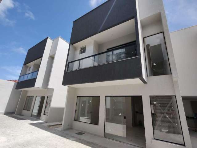 Casa duplex com 4 quartos,152m² de área construída, em Buraquinho!