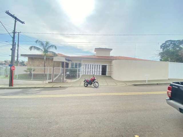 casa de três dormitório sendo três suítes na Vila Elizabeth em São Carlos.