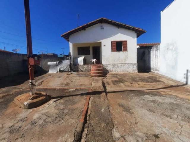 Casa com Edícula à Venda no Jardim Mariana - R$310.000,00