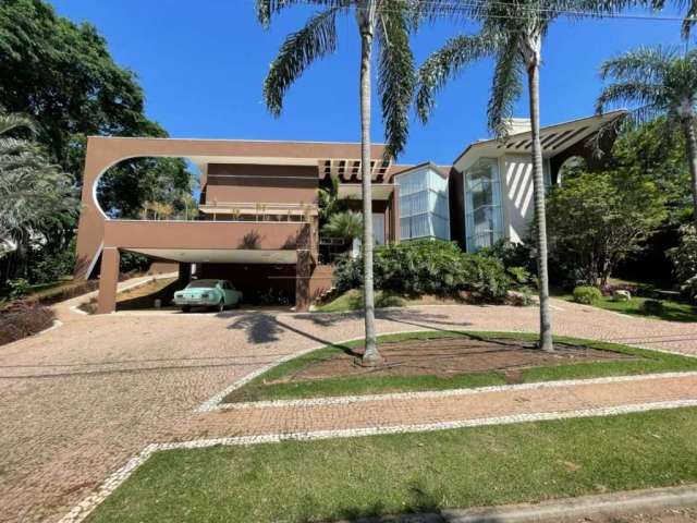 Casa para locação no condomínio Loteamento Alphaville Campinas, com 630m2 de construção e 1030m2 de terreno.