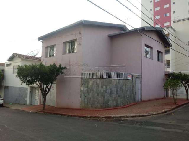 Casa sobrado com 3 dormitórios e 1 suíte no Centro próxima ao São Carlos Clube