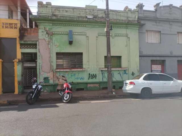 Casa no centro de Araraquara com terreno bem localizado