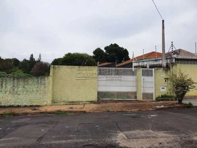 Excelente terreno com árvores frutíferas, podendo ser Residencial ou Comercial