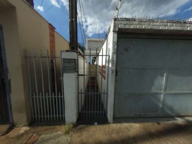 Locação de Casa - Fundos no bairro Centro em São Carlos/SP