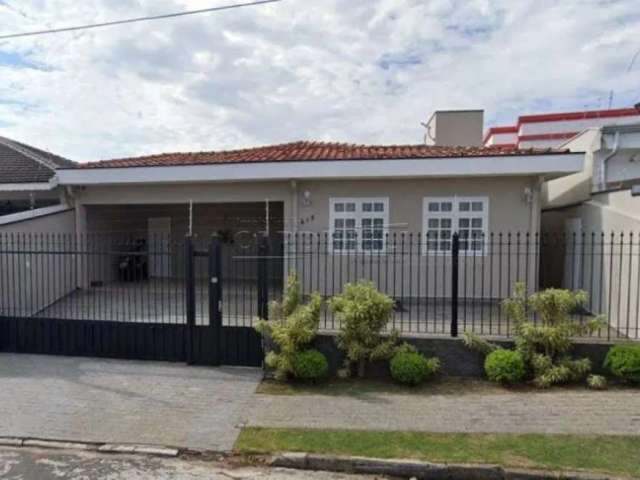 Linda casa à venda localizada no bairro Vila Nogueira em Campinas/SP.