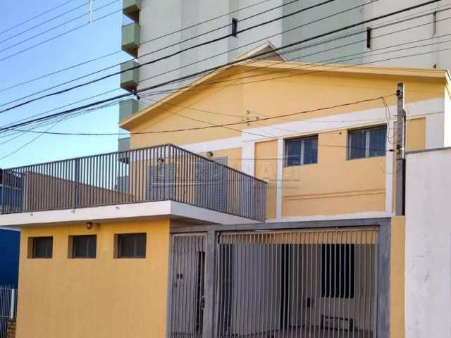 Casa sobrado com 3 dormitórios e 1 suíte no Centro próximo a Pizzaria Hut em São Carlos